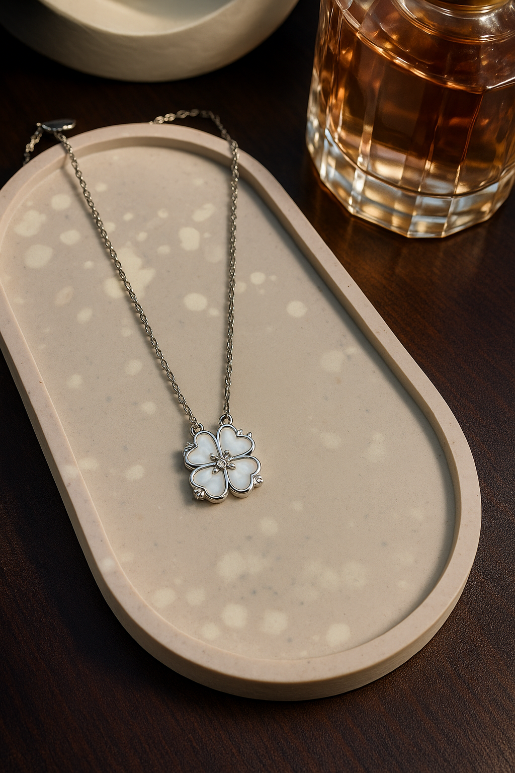 Moonlit – The Open Flower Necklace